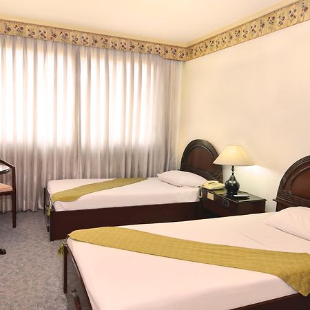 Holiday Plaza Hotel Себу Экстерьер фото