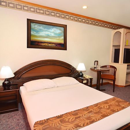 Holiday Plaza Hotel Себу Экстерьер фото