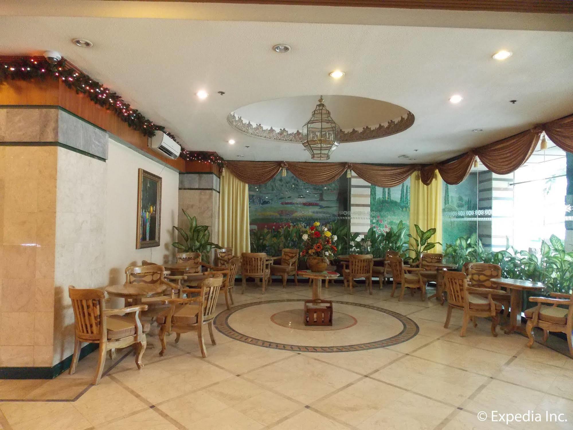 Holiday Plaza Hotel Себу Экстерьер фото