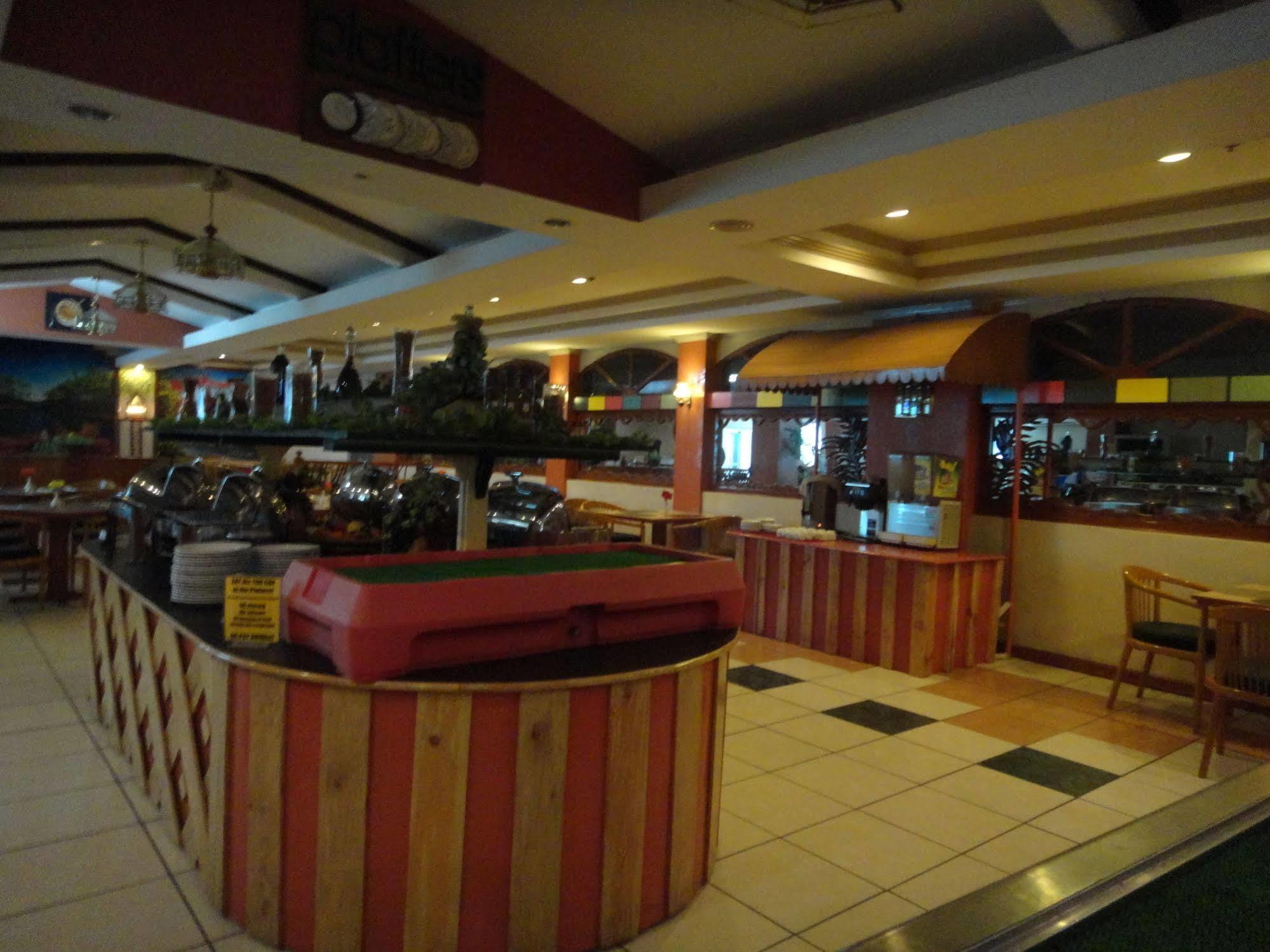 Holiday Plaza Hotel Себу Экстерьер фото