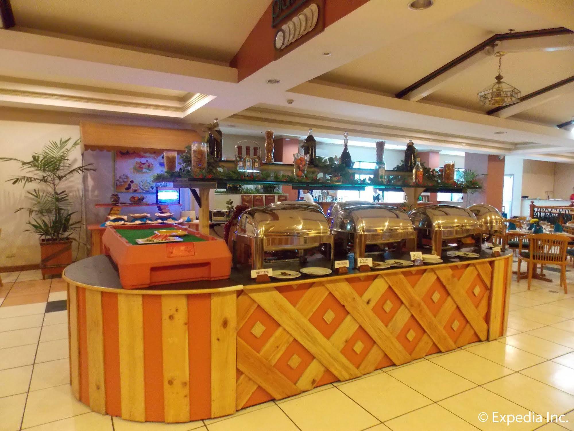 Holiday Plaza Hotel Себу Экстерьер фото