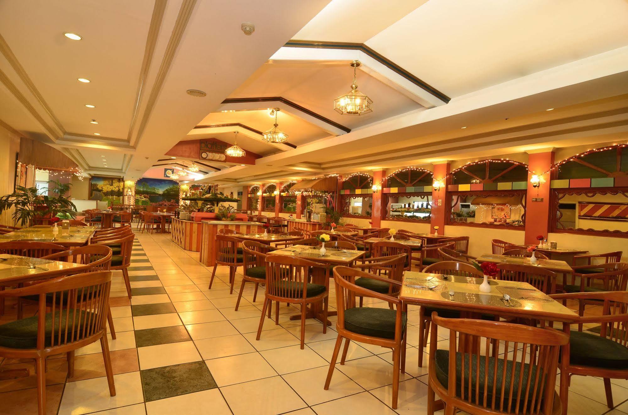 Holiday Plaza Hotel Себу Экстерьер фото