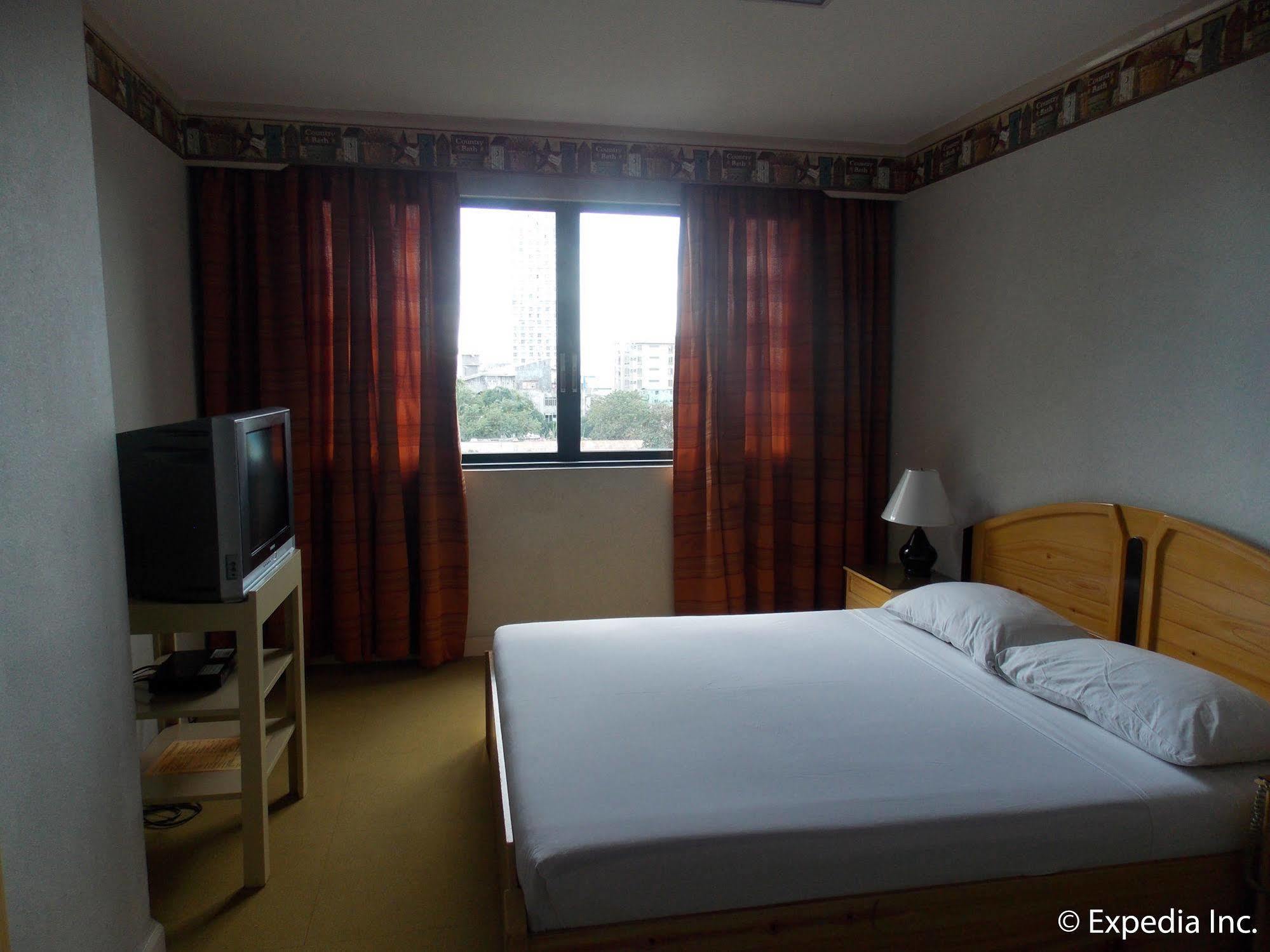 Holiday Plaza Hotel Себу Экстерьер фото