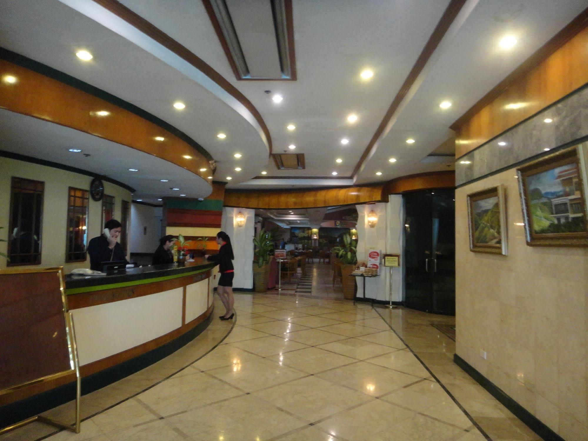 Holiday Plaza Hotel Себу Экстерьер фото