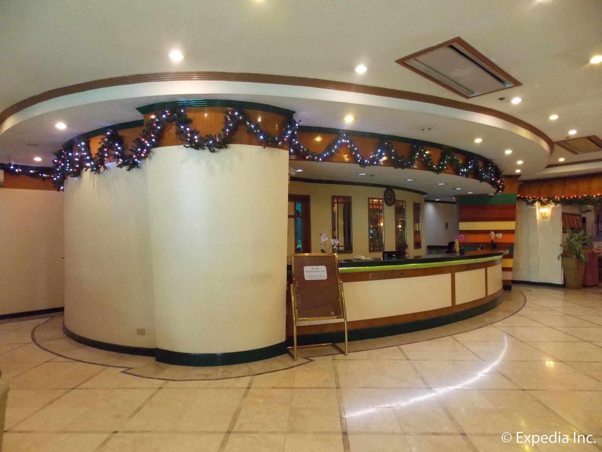 Holiday Plaza Hotel Себу Экстерьер фото